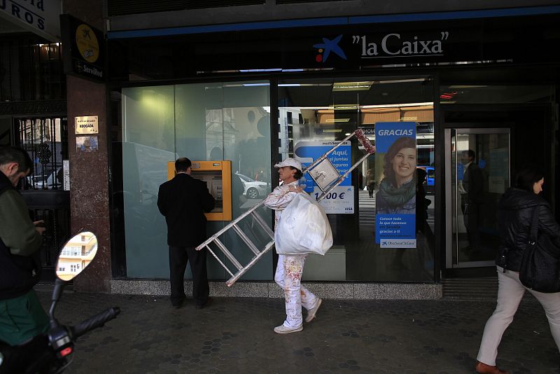 Caixabank firma un ERE sin despidos y con un máximo de 2.600 salidas voluntarias