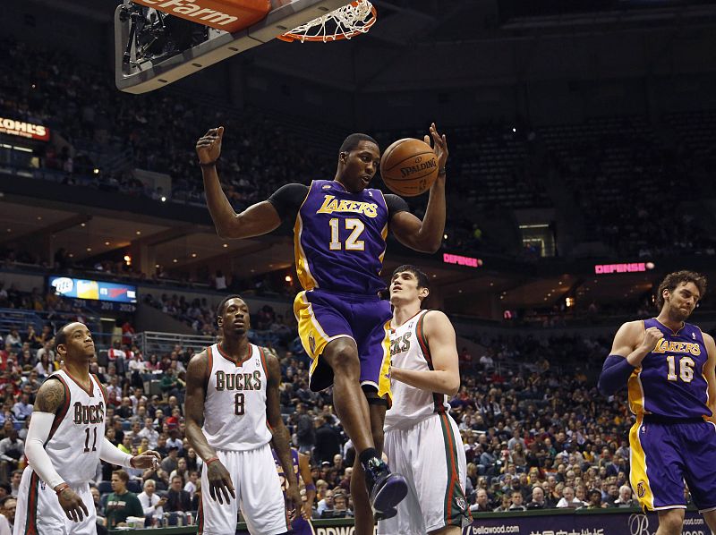 Los Lakers vuelven a caer, esta vez ante los Bucks
