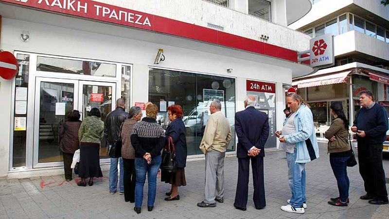 El presidente de Chipre acusa a la eurozona de "forzar al país a convertirse en un experimento"