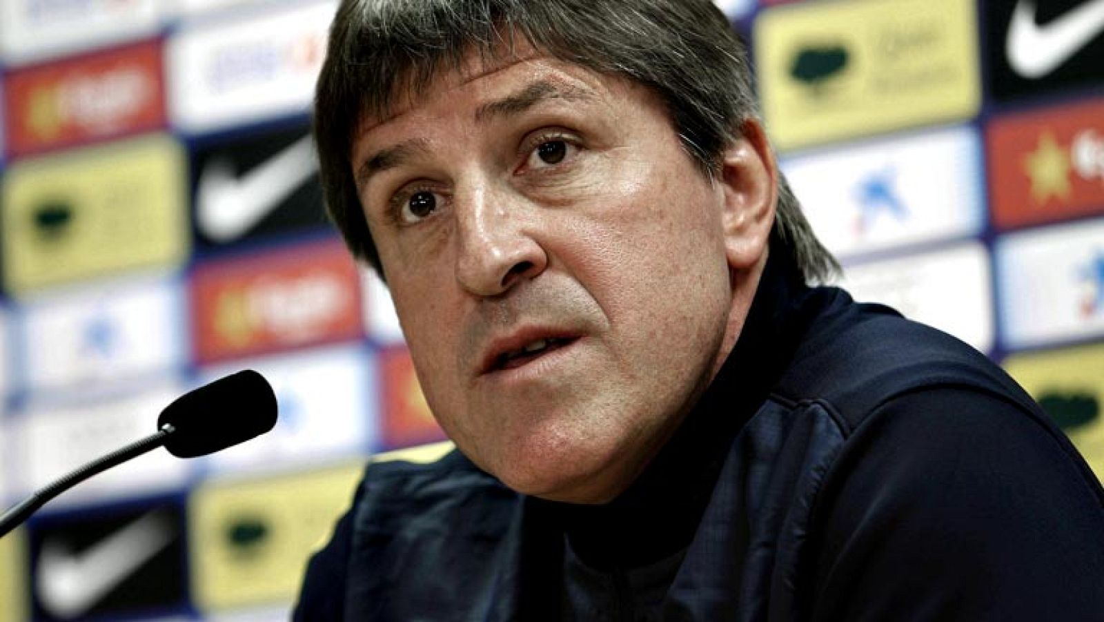 El segundo entrenador del Barcelona, Jordi Roura, ha confirmado hoy que el primer técnico, Tito Vilanova, "no viajará" esta tarde a Vigo para enfrentarse mañana al Celta, pero que casi con toda seguridad sí lo hará a París el lunes para dirigir a los