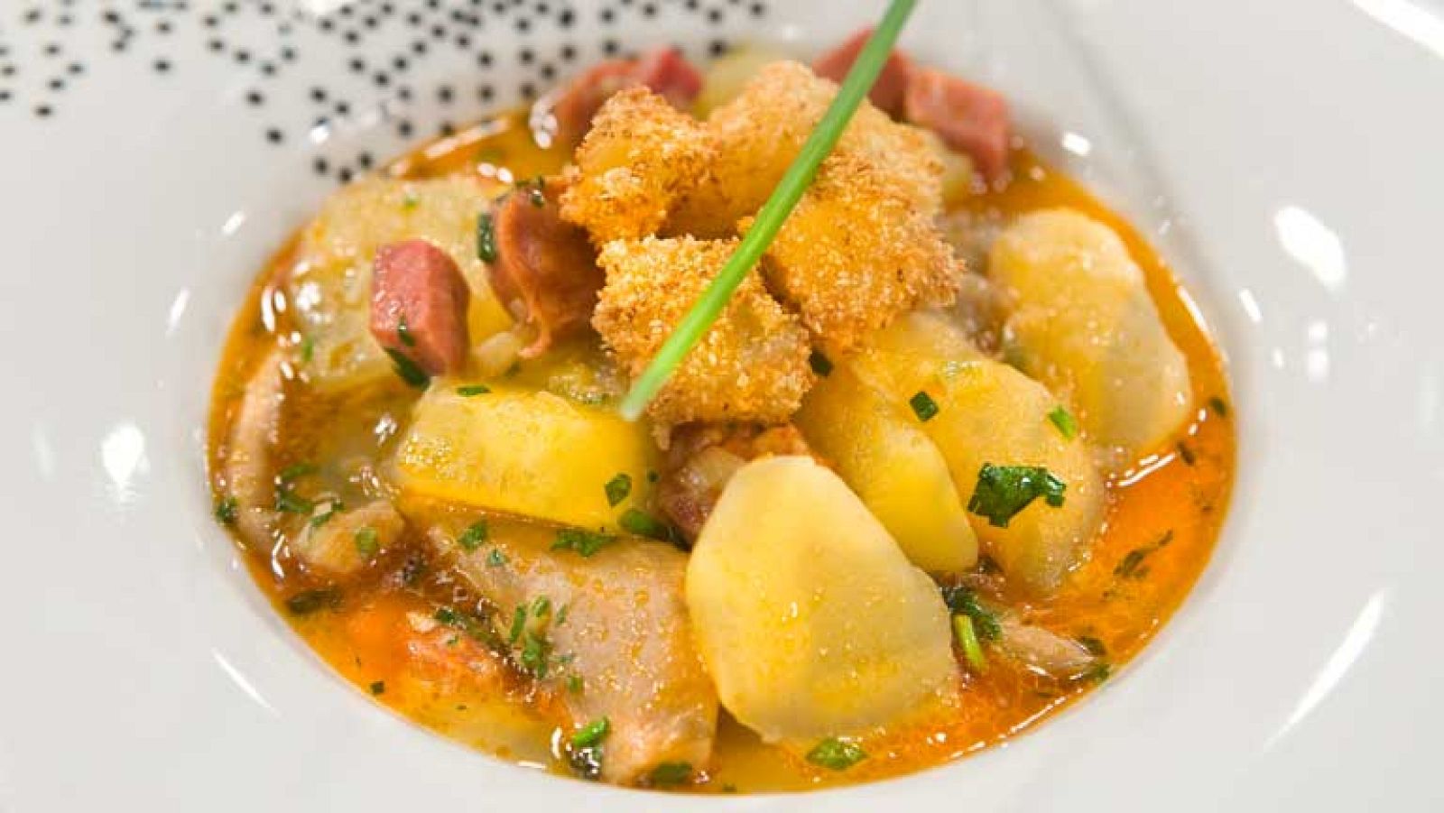 Saber cocinar - Guiso de patatas con setas y jamón