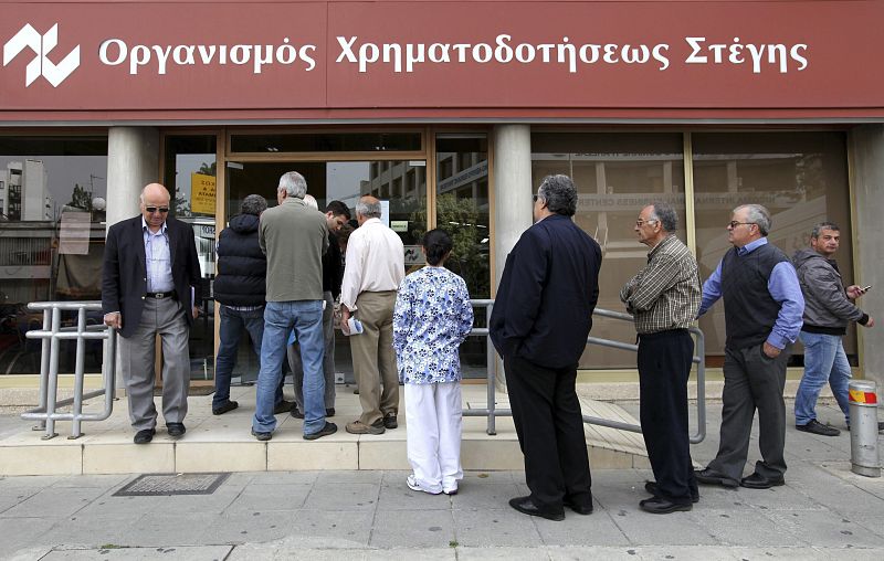El ministerio de Finanzas de Chipre relaja las restricciones a las transferencias bancarias