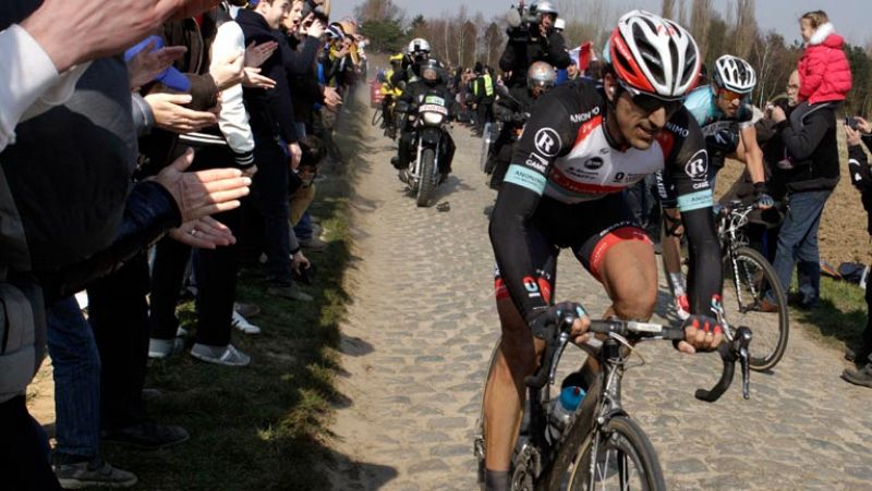 Fabian Cancellara consigue al esprint su tercera París - Roubaix