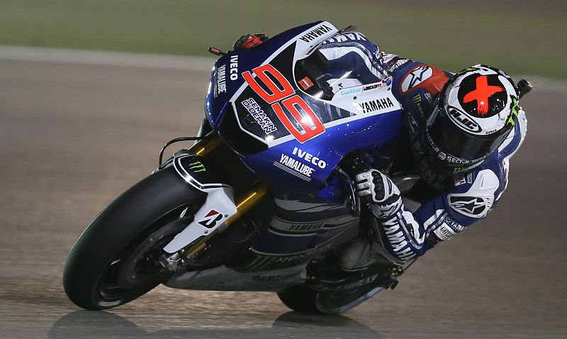 Lorenzo reina en Catar y Márquez deslumbra en su estreno en MotoGP