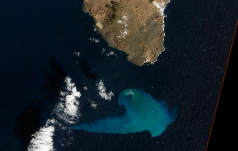 El volcán submarino de El Hierro, foto del año 2012 de la NASA