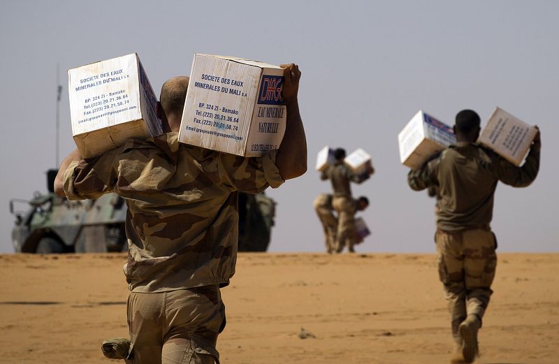 Francia comienza a retirar a sus tropas de Mali con un primer repliegue de cien soldados