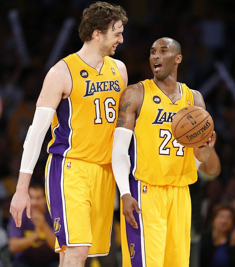 Bryant y Gasol devuelven a los Lakers a los puestos de 'playoffs'