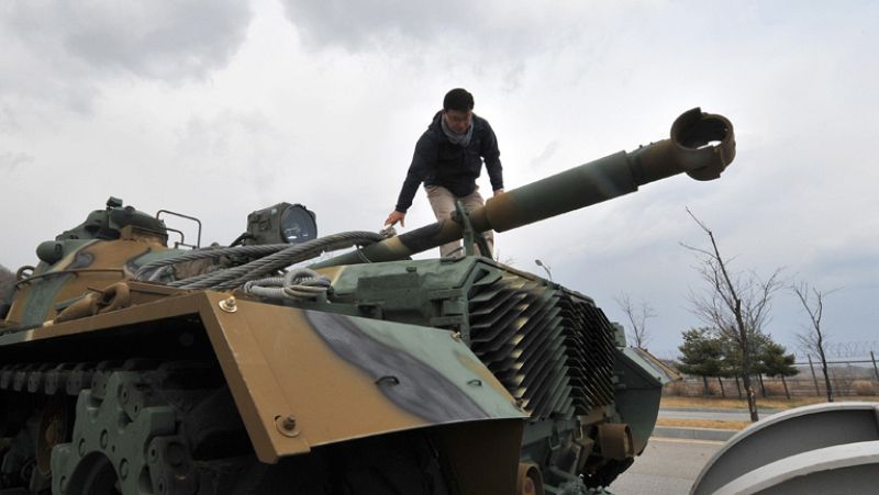 Kim Jong-un celebra un año al frente del Partido en plena oleada de tensión