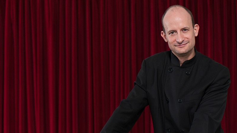 Guillermo García Calvo, una joven batuta frente a la Orquesta de RTVE