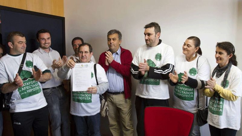 Cuatro familias de Cádiz son las primeras en solicitar la expropiación de la vivienda al banco