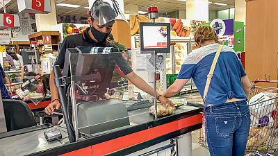 El 64 % de los productos de la cesta de la compra suben de precio en la pandemia, según la OCU