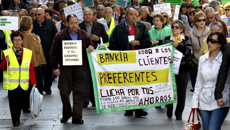 Un afectado por las preferentes se querella contra exdirigentes de la CNMV y Caja Madrid