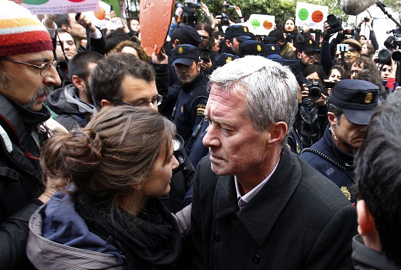 Un juez investigará el escrache a la vicepresidenta por si hay delito de coacciones y amenazas