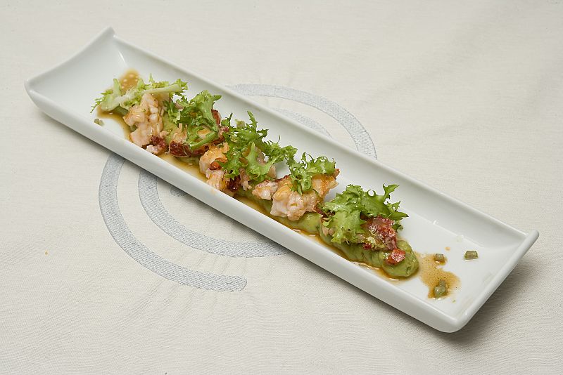 Bogavante en salsa de su jugo con guacamole