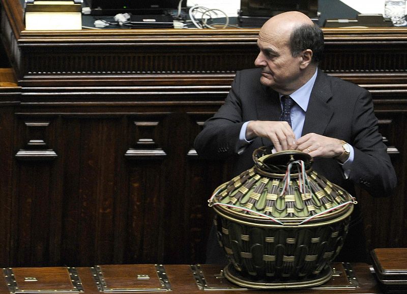 Pier Luigi Bersani anuncia su dimisión como secretario general del Partido Demócrata