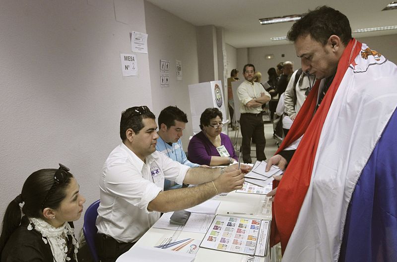 Más de tres millones de paraguayos eligen al presidente y a los legisladores