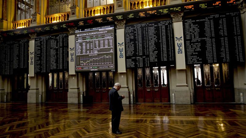 Bankia cae un 17,65% en Bolsa con sus nuevas acciones, que agrupan cada una 100 títulos