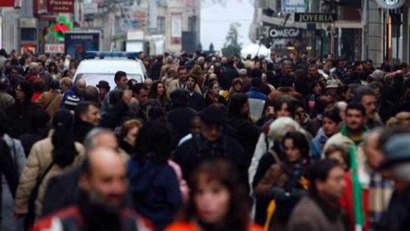 La población española baja por primera vez desde 1996 por el regreso de inmigrantes a sus países