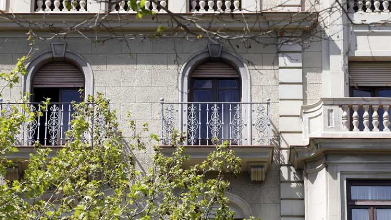 El Gobierno catalán gravará con un impuesto las viviendas vacías de bancos y promotoras