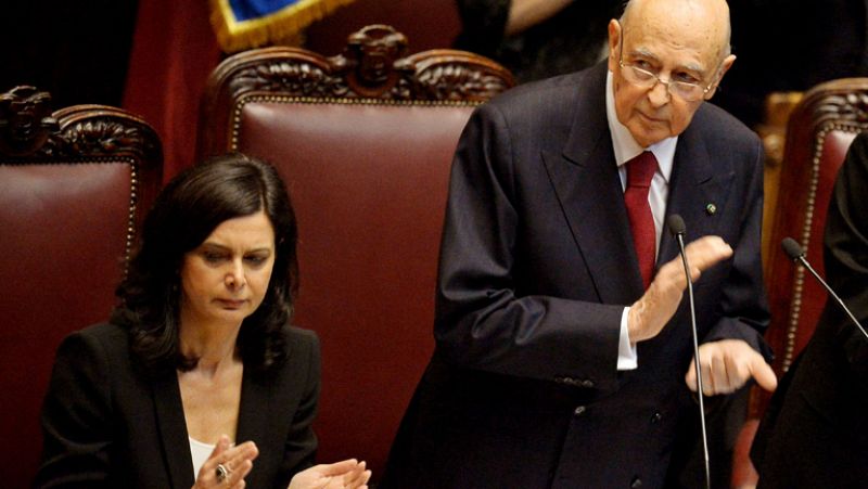 Giorgio Napolitano reprende a la clase política en su jura como presidente de Italia