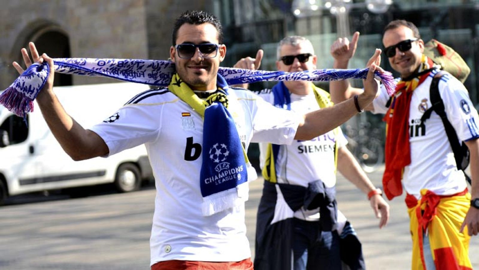 Mas de 3000 madridistas verán el partido en directo en Dortmund para apoyar al equipo de Jose Mourinho. Finalmente Di Madría será de la partida ya que a mediodía ha llegado a la concentración.