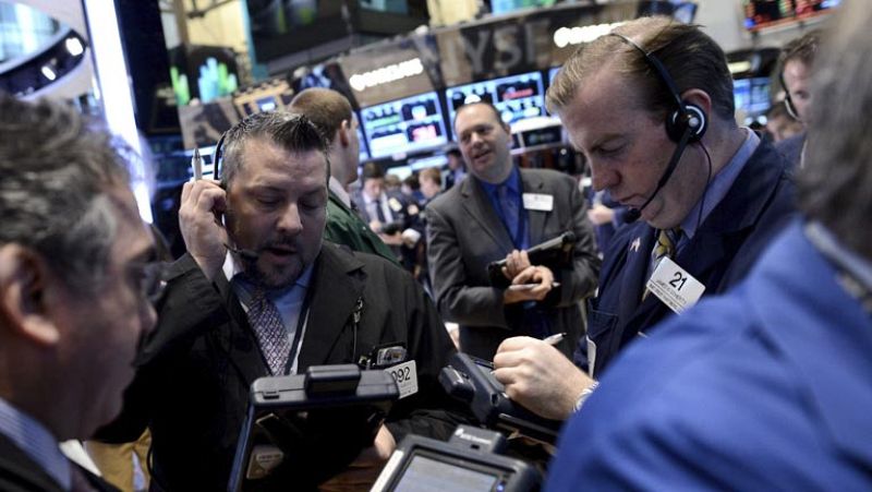 Un falso tuit sobre unas explosiones en la Casa Blanca provoca un breve caos en Wall Street