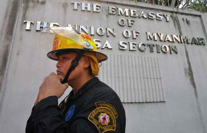 Un incendio destruye parte de la embajada de Birmania en Bangkok