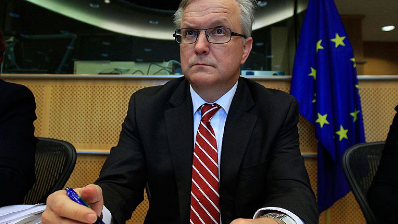 Rehn pide a Rajoy que presente ya reformas "concretas y amplias"  para hacer frente al paro
