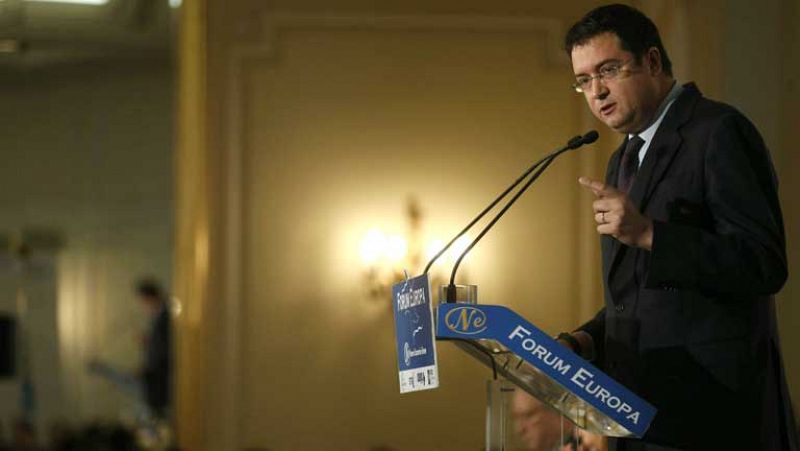 El Gobierno dice que trabaja para revertir el paro y el PSOE le pide que derogue la reforma laboral