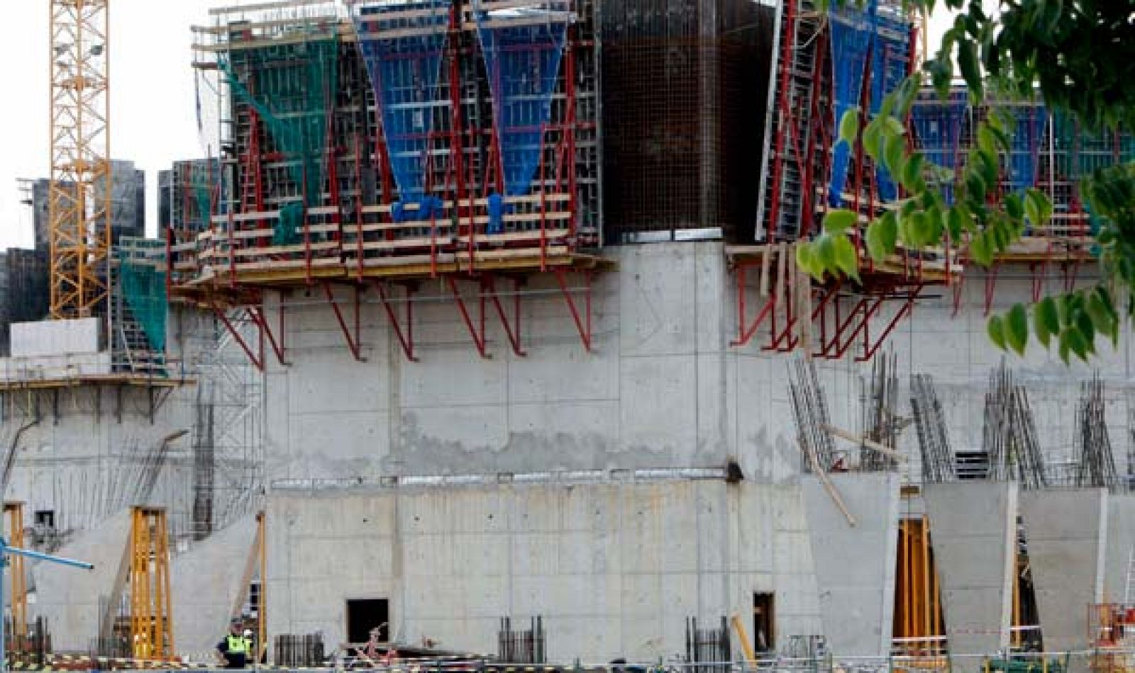 Cuatro muertos en un accidente en las obras del estadio Mestalla, en Valencia.