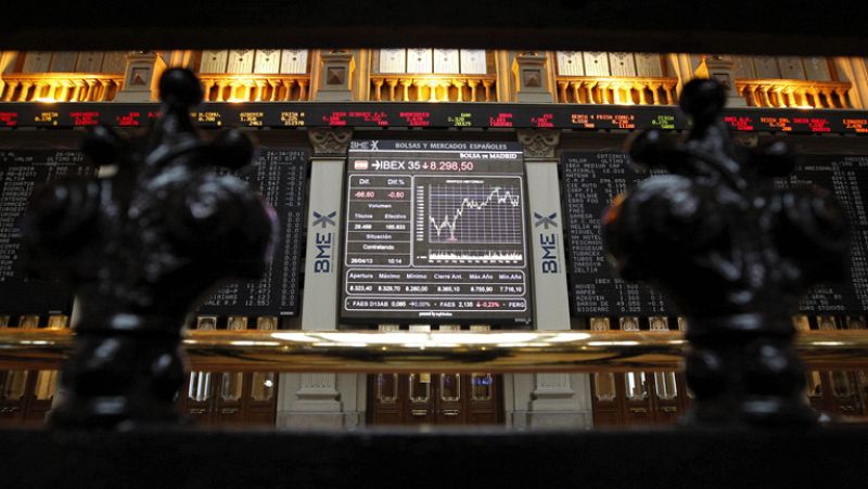 El Ibex-35 cae un 0,81% y la prima de riesgo repunta hasta los 307 puntos básicos
