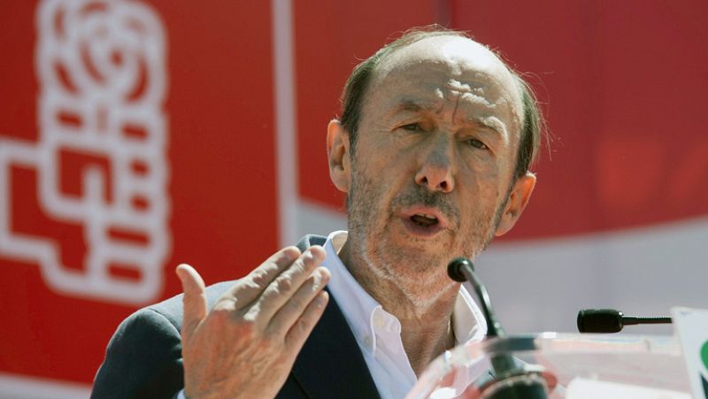 Rubalcaba acusa a Rajoy de "no saber qué hacer con España"