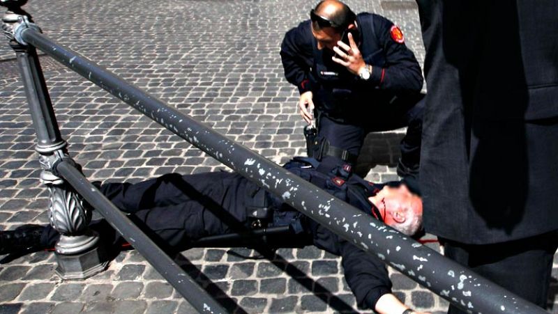 Dos policías y una mujer heridos por varios disparos ante la sede del Ejecutivo italiano