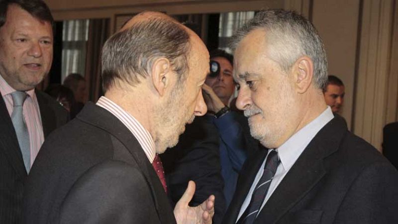 Rubalcaba contesta a Rajoy que más que "paciencia" hay que tener "urgencia"