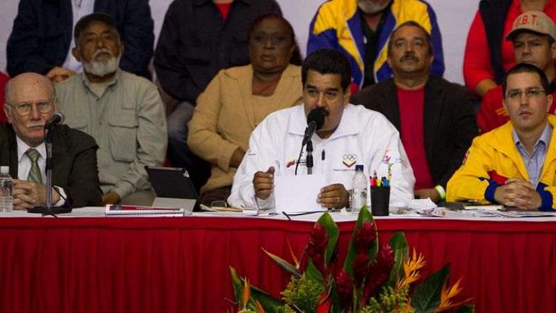 Maduro insta a Garcia-Margallo a "sacar sus narices de Venezuela"