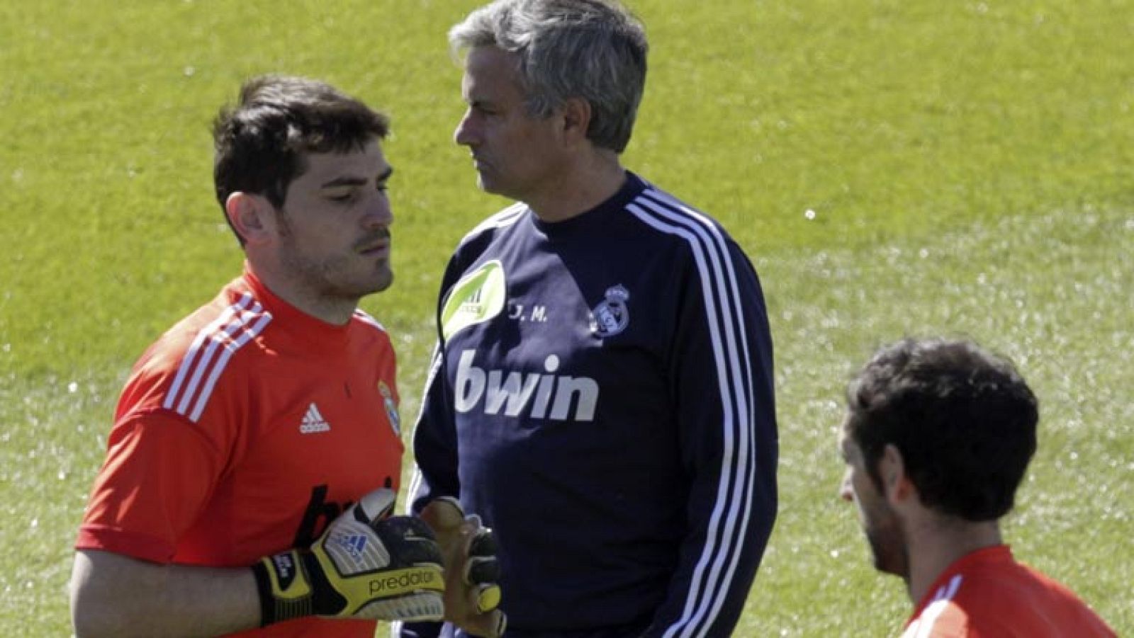 El vestuario del Madrid, unido en torno a Casillas