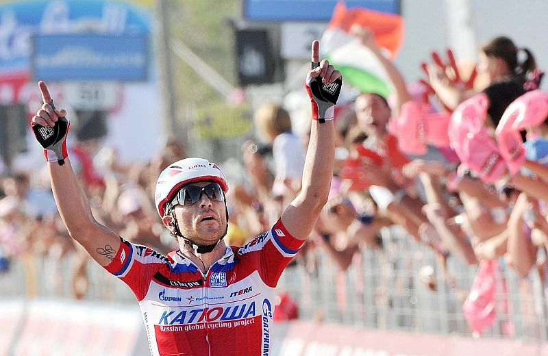 Etapa y liderato del Giro para el debutante de 36 años Luca Paolini