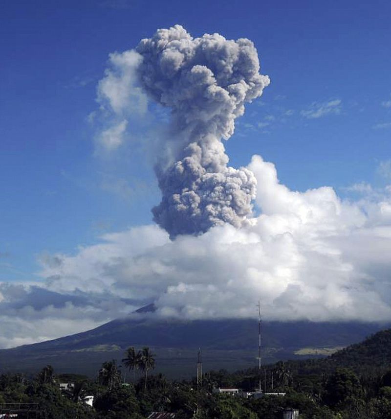 Al menos cinco personas mueren por una explosión en el volcán Mayón en Filipinas