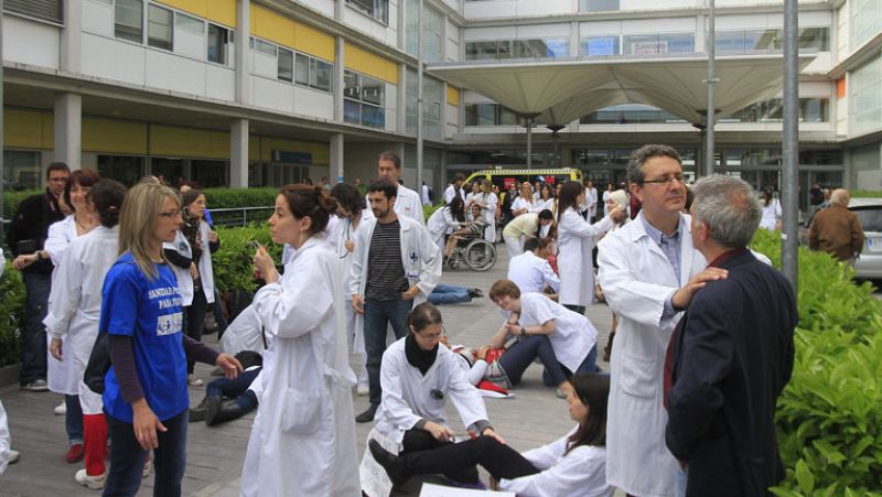Miles de madrileños votan "sí" a la sanidad pública en una nueva jornada de huelga