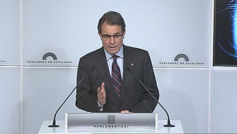 Mas tilda de "insólito" suspender la declaración soberanista y afirma que el "camino" sigue