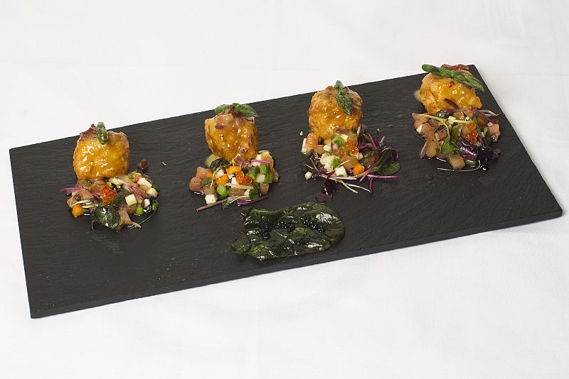 Daditos de esturi�n con ensalada de brotes