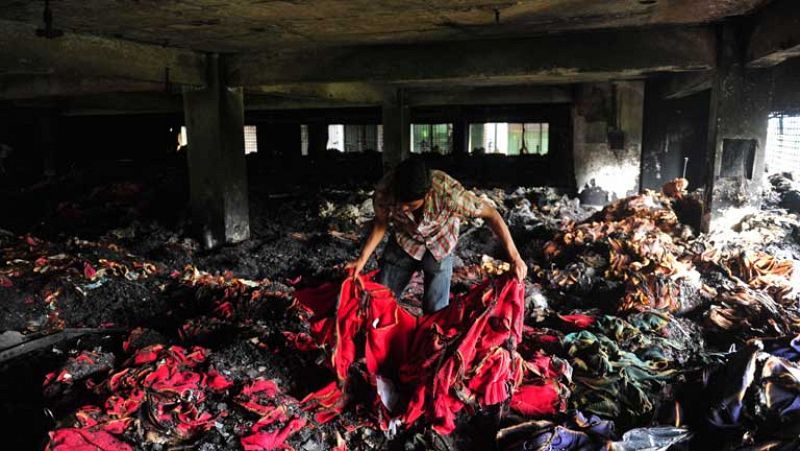 Al menos ocho muertos por un incendio en otra fábrica textil de Bangladesh