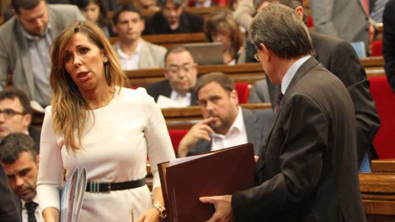 La presidenta del Parlament: La declaración soberanista sigue "vigente" porque no es jurídica