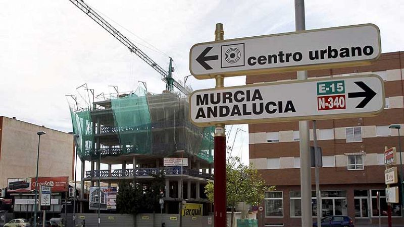 Lorca comienza a reconstruirse mientras los afectados siguen reclamando ayudas públicas