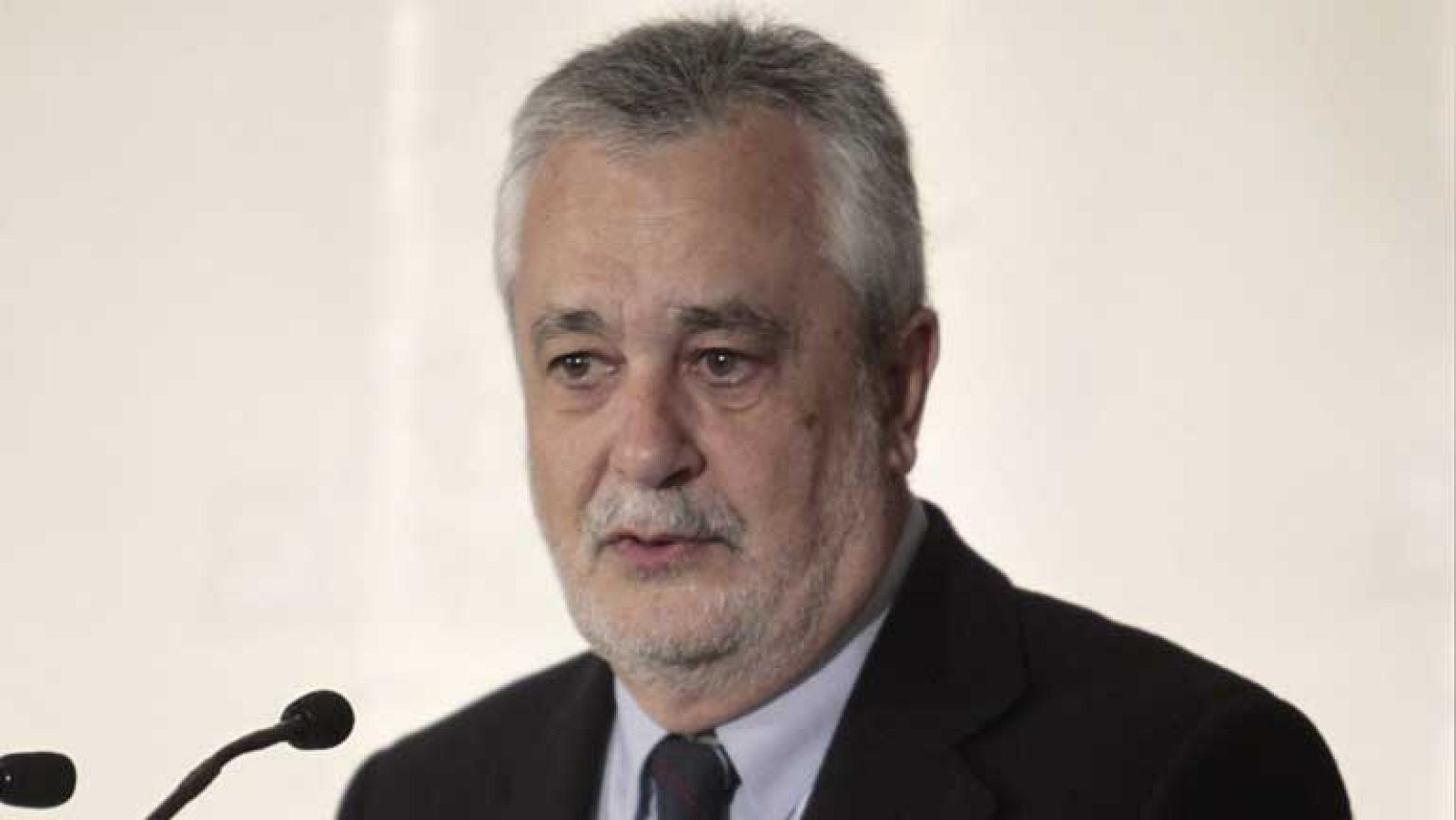 Griñán defiende su decreto sobre la vivienda ante la Comisión Europea