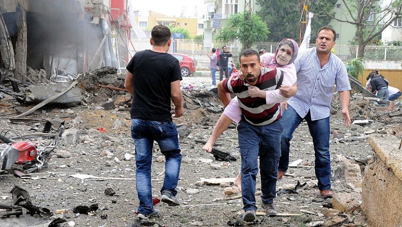 Ascienden a 40 los muertos tras explotar dos coches bomba en la frontera entre Turquía y Siria
