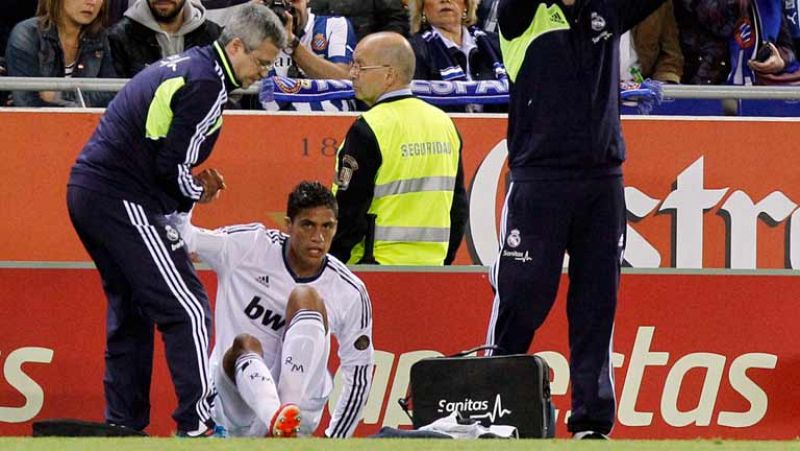 Varane se lesiona la rodilla derecha y se perderá la final de Copa del Rey