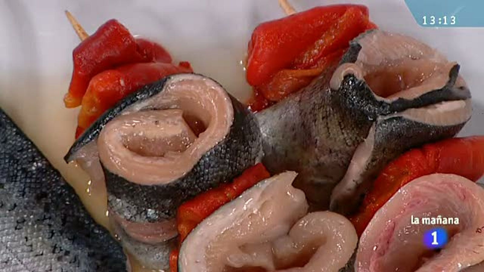 Saber cocinar - Truchas ensartadas con salsa de limón y vasitos de calabacín