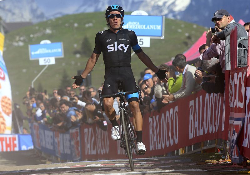 El colombiano Urán gana la primera etapa de montaña del Giro