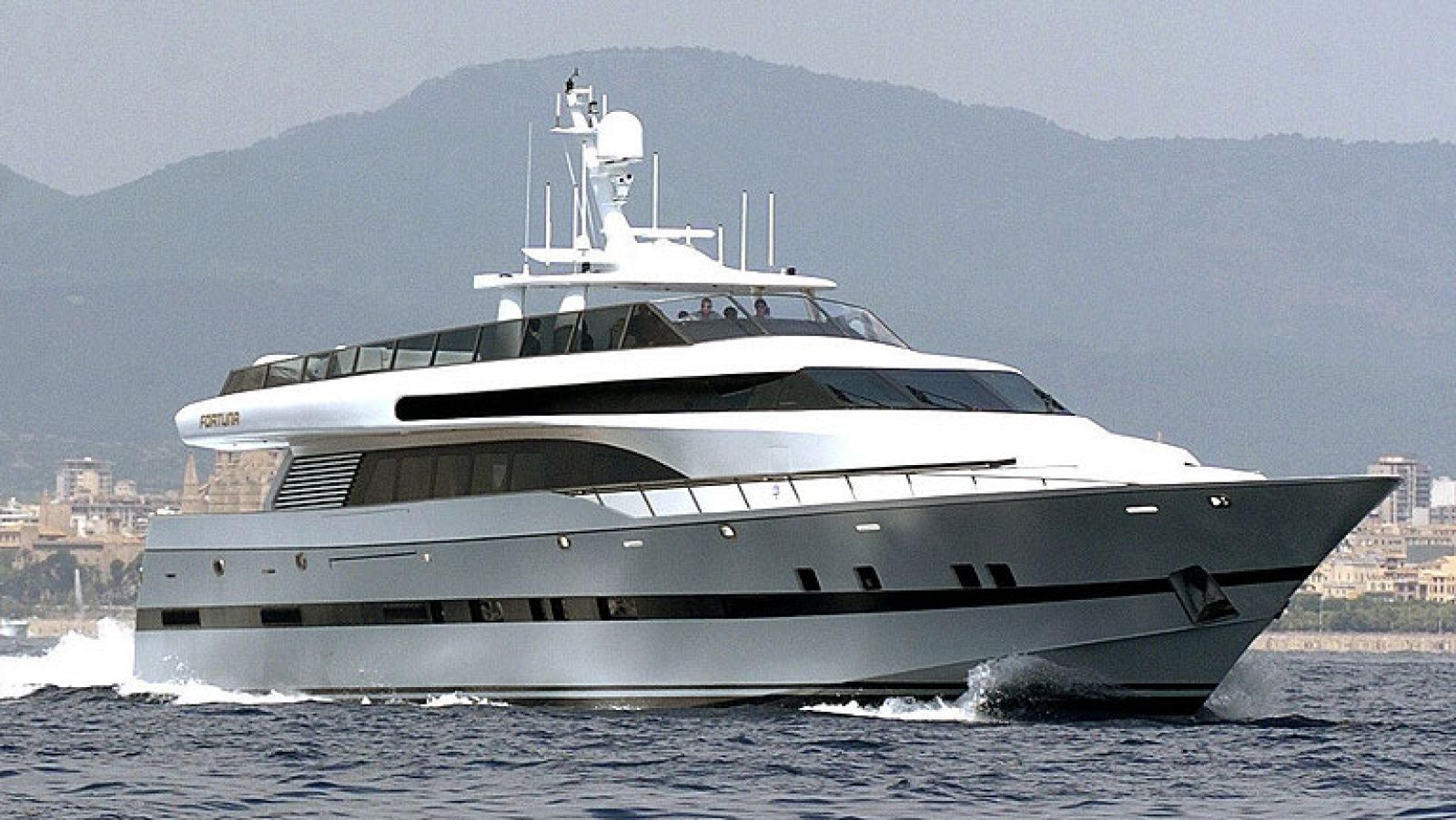 El rey renuncia al uso del yate "Fortuna" y lo pone a disposición del Estado | Ver